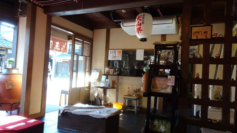 山田五平餅店のイートインスペース